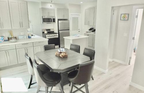 Peninsula House | Beach & Bay Retreat - Full of Amenities