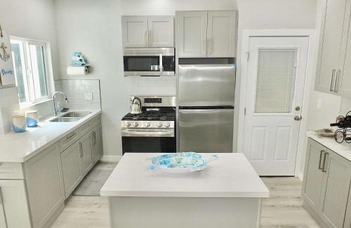 Peninsula House | Beach & Bay Retreat - Full of Amenities