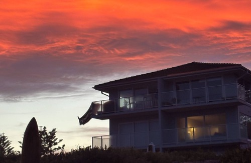 Narrabeen Apartment | Beach bliss - direct beach access apartment