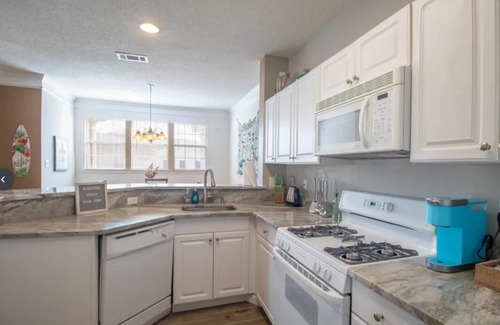 Gulfport Condo | Beach Bliss in Gulfport MS Huge 1 Bd/1 BA Steps from the Beach