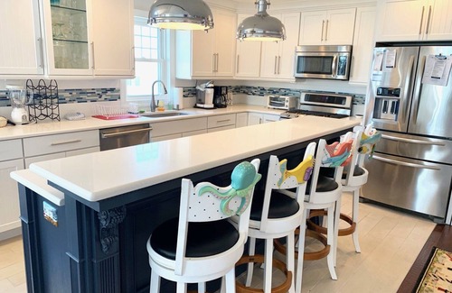 Sea Isle City Condo | Beach Block 6 Bedroom Condo walking distance to downtown.