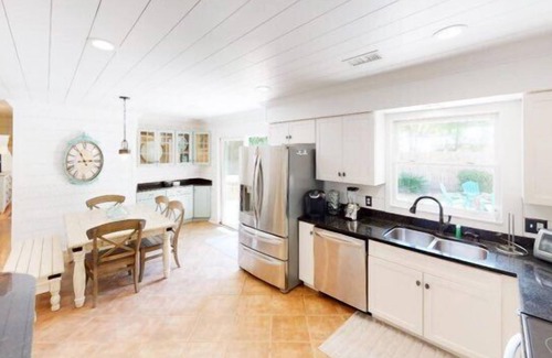 Folly Field House | Beach Blossom - PET FRIENDLY PRIVATE HOME!