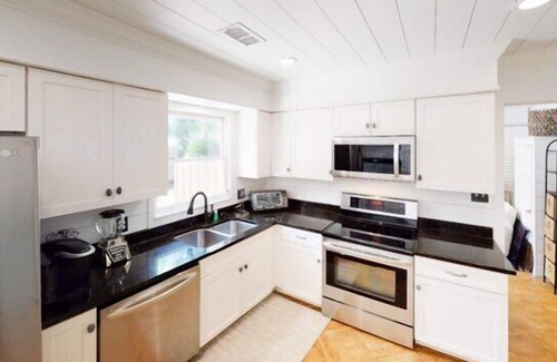 Folly Field House | Beach Blossom - PET FRIENDLY PRIVATE HOME!