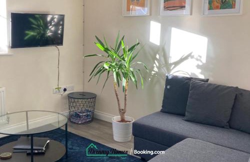 Braunton House | Beach Braunton Spacious 3 Bed House By Dreamy Homes Short Lets & Serviced Accommodation Free Parking