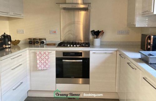 Braunton House | Beach Braunton Spacious 3 Bed House By Dreamy Homes Short Lets & Serviced Accommodation Free Parking