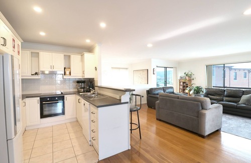 Merimbula Apartment | Beach Break: Pet friendly fenced yard in town