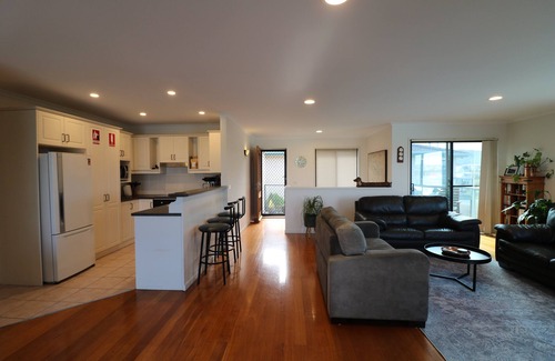 Merimbula Apartment | Beach Break: Pet friendly fenced yard in town