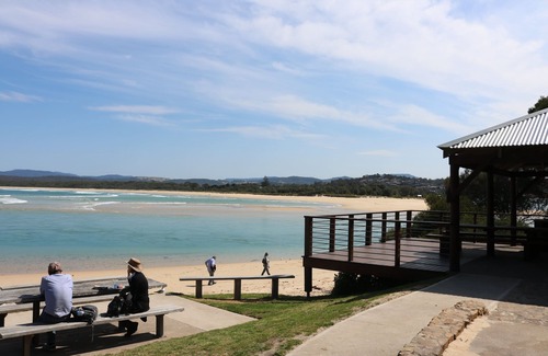 Merimbula Apartment | Beach Break: Pet friendly fenced yard in town
