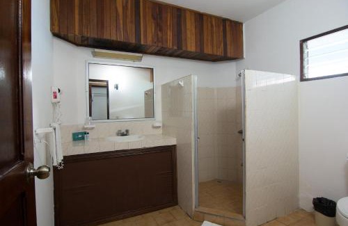 Jaco Hotel | Beach Break Resort & CR Surf Camp