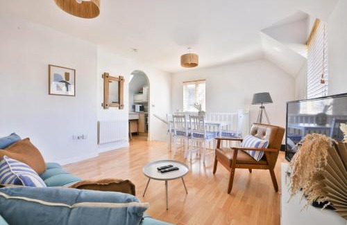 Barry House | Beach Breeze – Family 2-Bed Home in Barry