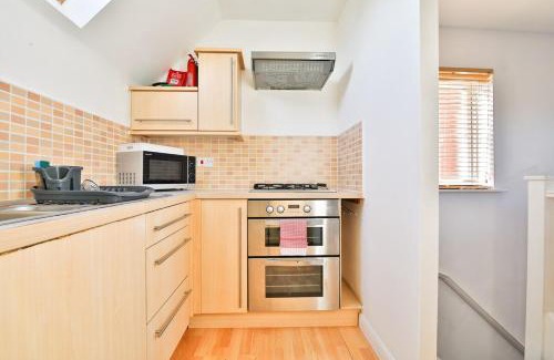 Barry House | Beach Breeze – Family 2-Bed Home in Barry