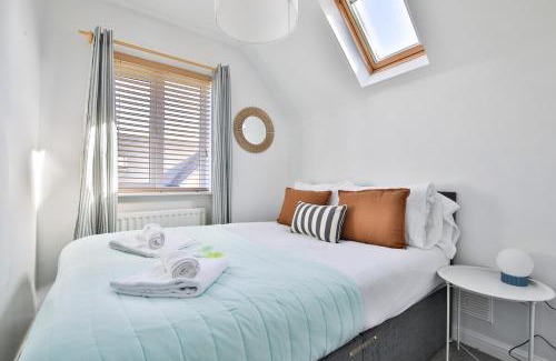 Barry House | Beach Breeze – Family 2-Bed Home in Barry
