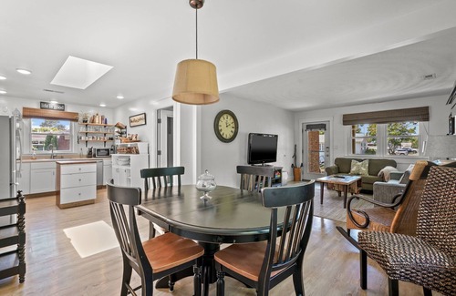 Deep Hole House | Beach Bungalow - Pet friendly cottage w/Amazing views!