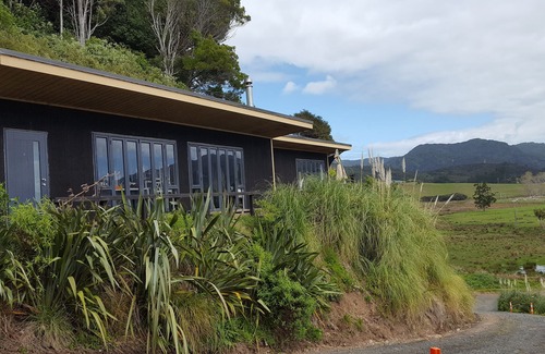 Kennedy Bay House | Beach, Bush, Birdsong and stunningly Beautiful views...with a touch of luxury.