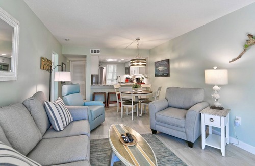 Whitney Beach Condo | Beach Castle Resort #23: 1 BR, 1 BA Hotel in Longboat Key, Sleeps 4