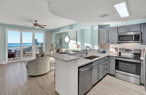 Panama City Beach Resort | Beach Chairs & Gulf Views | Pool Hot Tub Gym