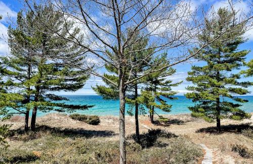 Glen Arbor Apartment | Beach Comber 13/14