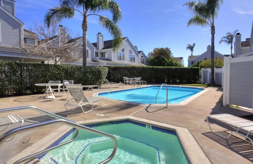 Carpinteria House | Beach Condo in Carpinteria with Swimming Pool