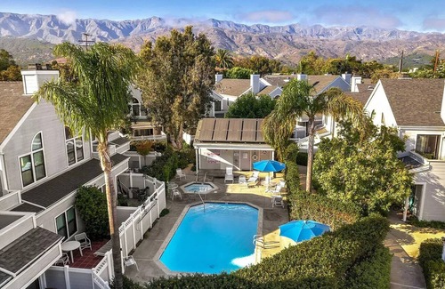 Carpinteria House | Beach Condo in Carpinteria with Swimming Pool