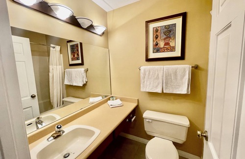 Central Okanagan Condo | Beach condo-sleeps 4