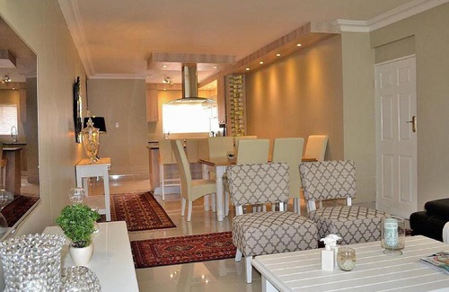 Humewood Apartment | Beach Condo