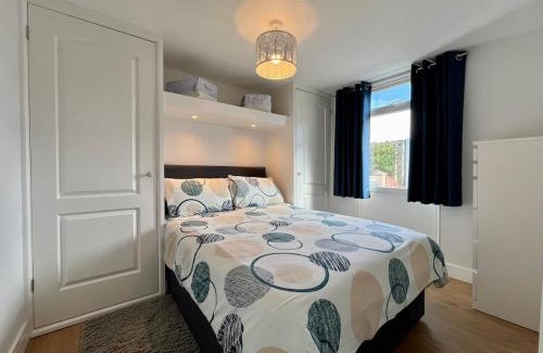 Westleigh Ski Chalet | Beach Cottage 43, A stone's throw from the sea