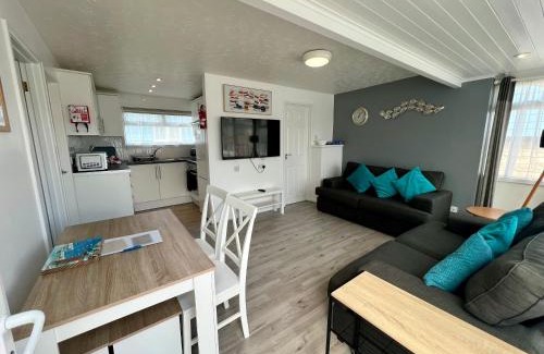 Westleigh Ski Chalet | Beach Cottage 44, Just Minutes Walk From The Sea