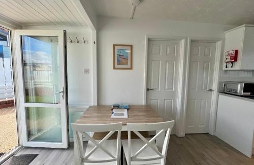 Westleigh Ski Chalet | Beach Cottage 44, Just Minutes Walk From The Sea