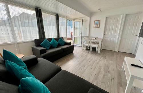 Westleigh Ski Chalet | Beach Cottage 44, Just Minutes Walk From The Sea