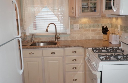 Ortley Beach Cottage | Beach Cottage Newark Ave Lavallette NJ. 1 block to beach. 3 night min