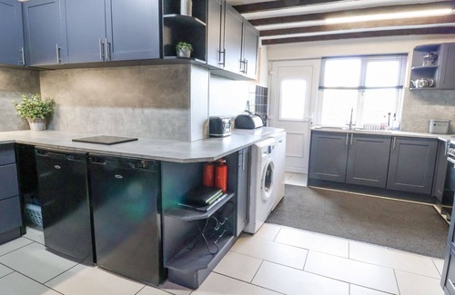 Kinmel Bay Cottage | BEACH COTTAGE, pet friendly, country holiday cottage in Conwy