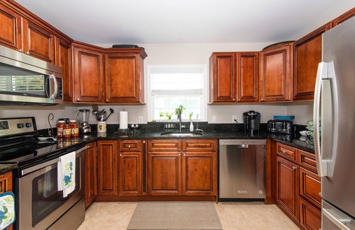 East End House | Beach Cottage w/Kayaks, Snorkeling & A/C Glass Living Room by the Ocean!