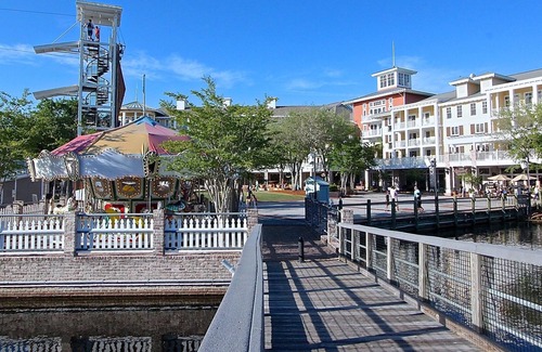 Laurel Grove House | Beach Cottage with Golf Course View, TWO six seat Golf Carts, Pool & Hot Tub!