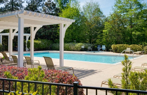 Laurel Grove House | Beach Cottage with Golf Course View, TWO six seat Golf Carts, Pool & Hot Tub!