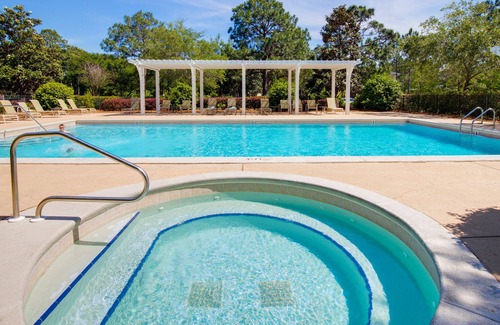 Laurel Grove House | Beach Cottage with Golf Course View, TWO six seat Golf Carts, Pool & Hot Tub!