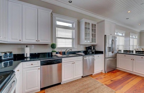 Isle of Palms House | 'Beach Daze'~ ELEVATOR, PRIVATE POOL, ROOF TOP WITH OCEAN VIEWS
