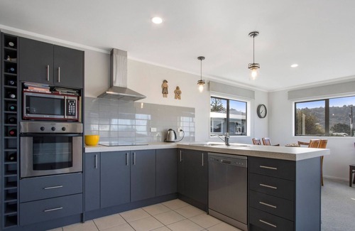 Waihi Beach House | Beach Daze - Waihi Beach Holiday House