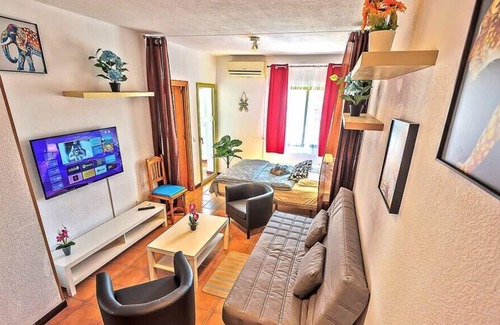 Valdelagrana Apartment | Beachfront 3-BR apartment with sea view and pool view balconies, swimming pools