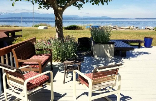 Freeland House | Beach Escape on Mutiny Bay by AvantStay | Beachfront