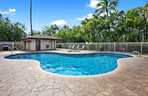 Kihei Apartment | Beach Escape Walk to Beach, Shops and Dining with Pool and Hot Tub