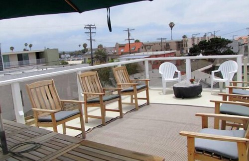 Mission Beach House | BEACH ESCAPE! WELL STOCKED! OUTDOOR DECKS!
