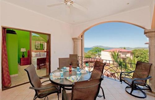 Tamarindo Apartment | Beach Facing, Large Pool & Guard In The Town