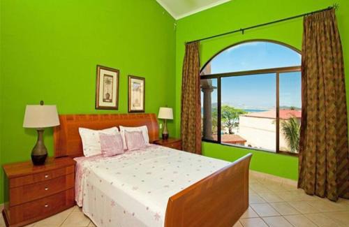 Tamarindo Apartment | Beach Facing, Large Pool & Guard In The Town