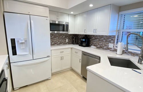 Belleair Beach Condo | Beach Front 2B 2B. Elegant Top Floor End Unit On Desirable Belleair Beach