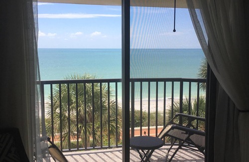 Belleair Beach Condo | Beach Front 2B 2B. Elegant Top Floor End Unit On Desirable Belleair Beach
