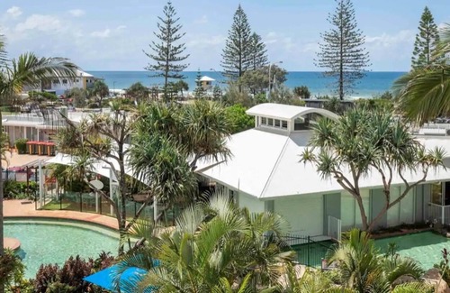 Sunshine Coast Apartment | Beach Front Resort Studio King Apartment on Alex