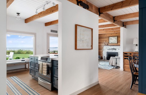 Lagoon Point Cottage | Beach Front Cottage in the Sun on Whidbey.