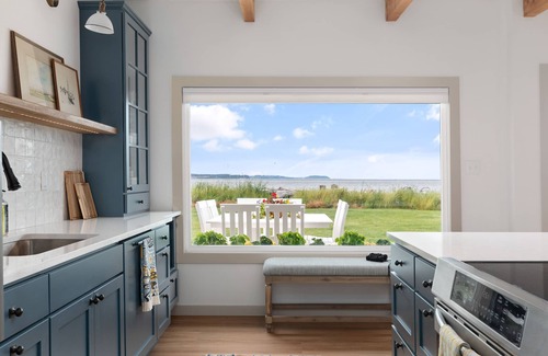 Lagoon Point Cottage | Beach Front Cottage in the Sun on Whidbey.