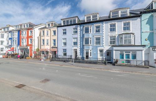 Aberdovey Apartment | Beach Front flat in Aberdovey