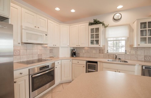 Gold Coast Condo | Beach Front, GoldCoast, 6 Br, Sleeps 16, Private Beach Access
